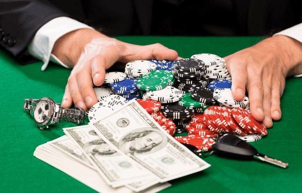 Riwayat Permainan Real-Time Layar hasil dan riwayat permainan Three Card Poker